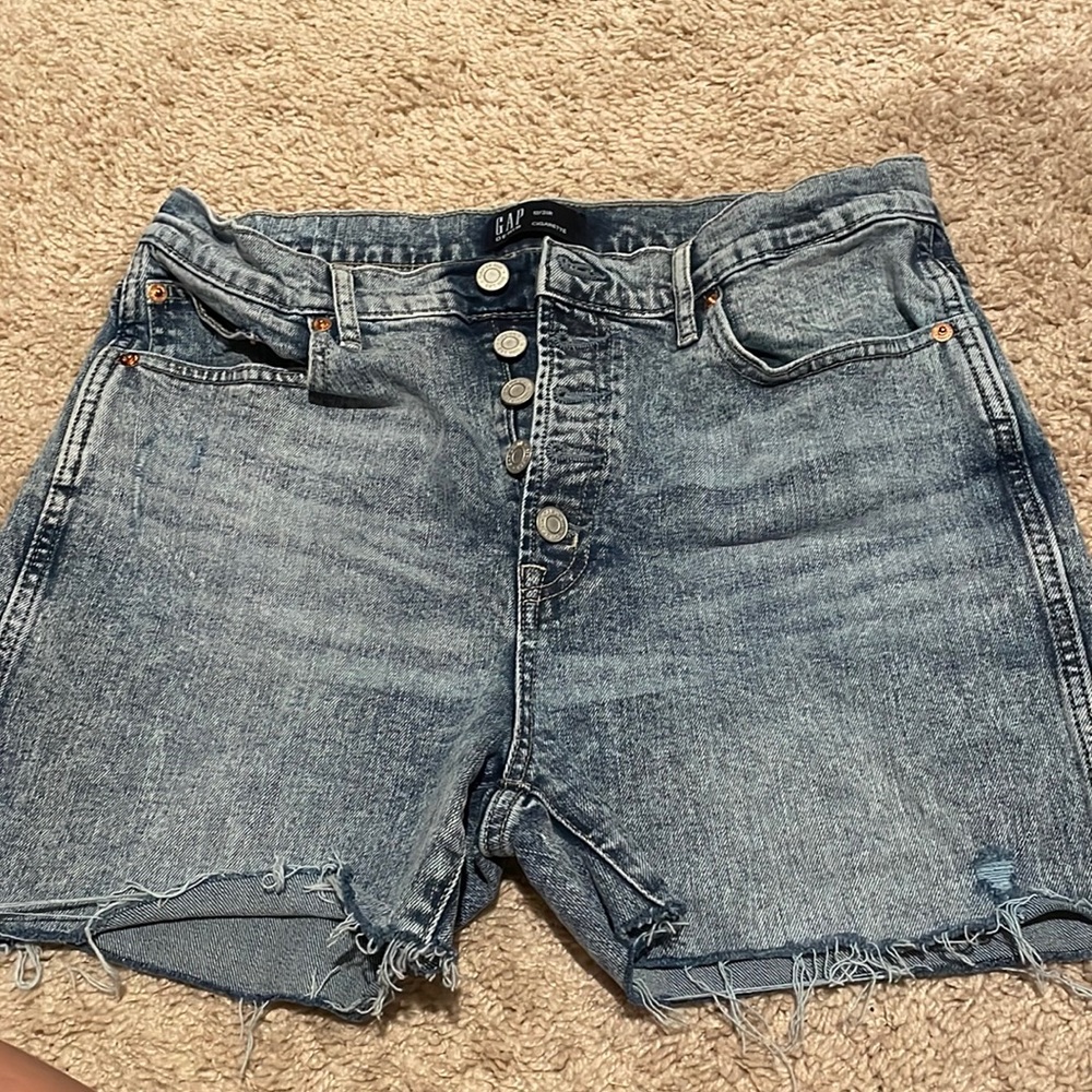 Gap Womens size 31/12 cutoff shorts.